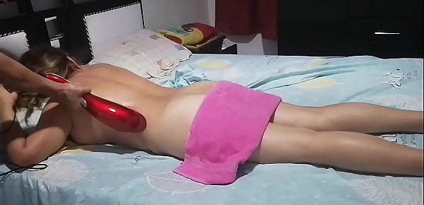  Masaje con un gran vibrador parte 2